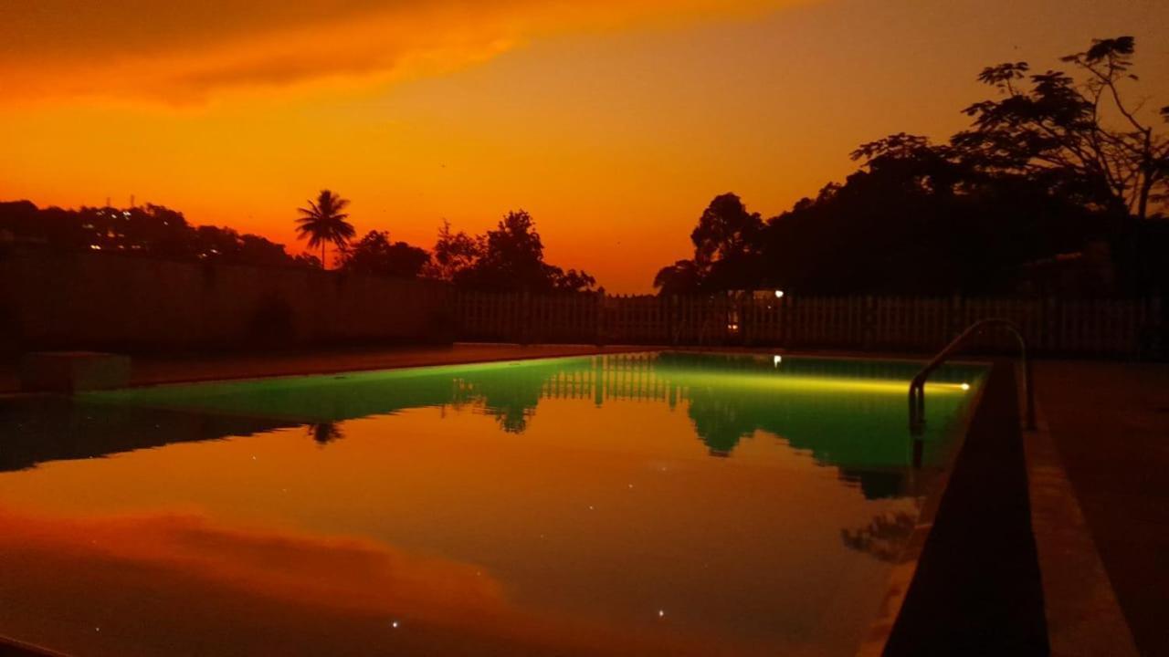 Capital Regency Hotel Kandy Exterior photo